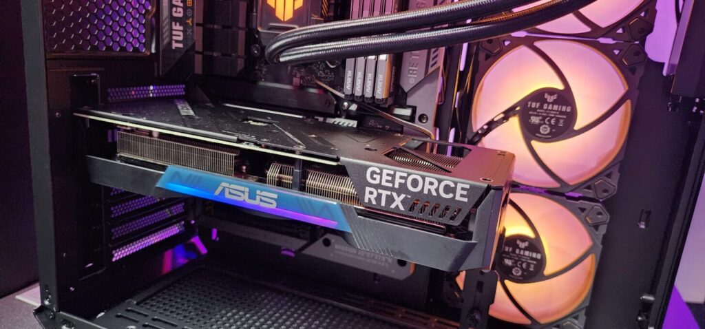 ASUS GeForce RTX 4070 Megalodon: La GPU que busca ocultar los cables