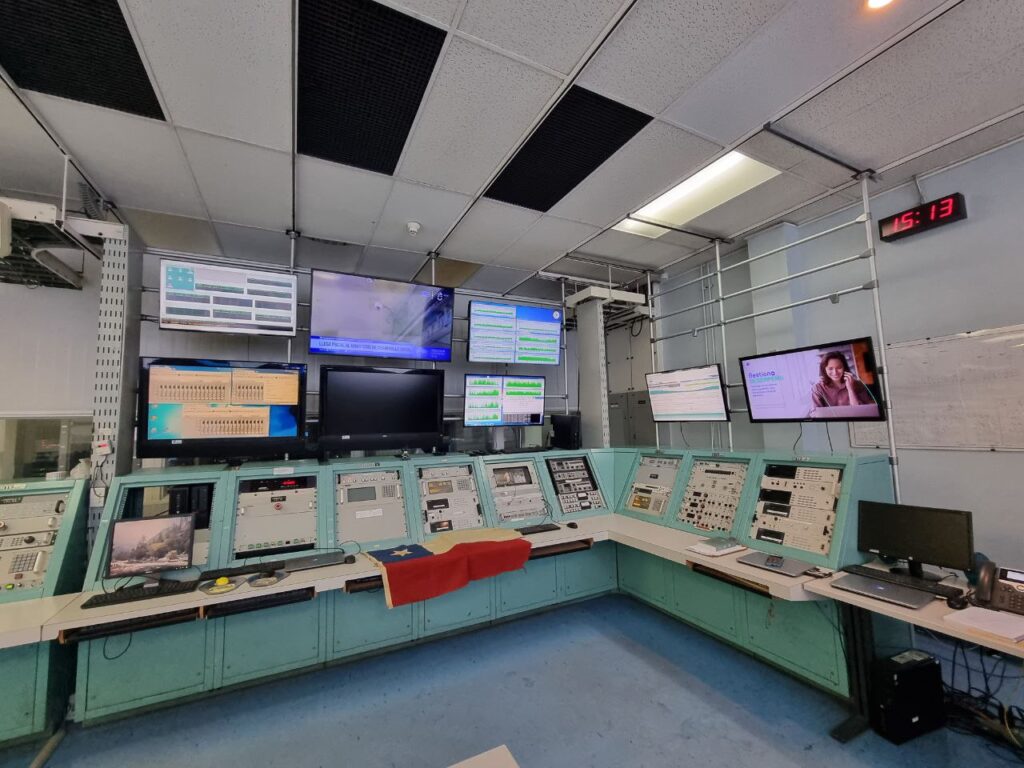 Sala de control de la Estacion Satelital de Longovilo en la actualidad - Manuel Araya