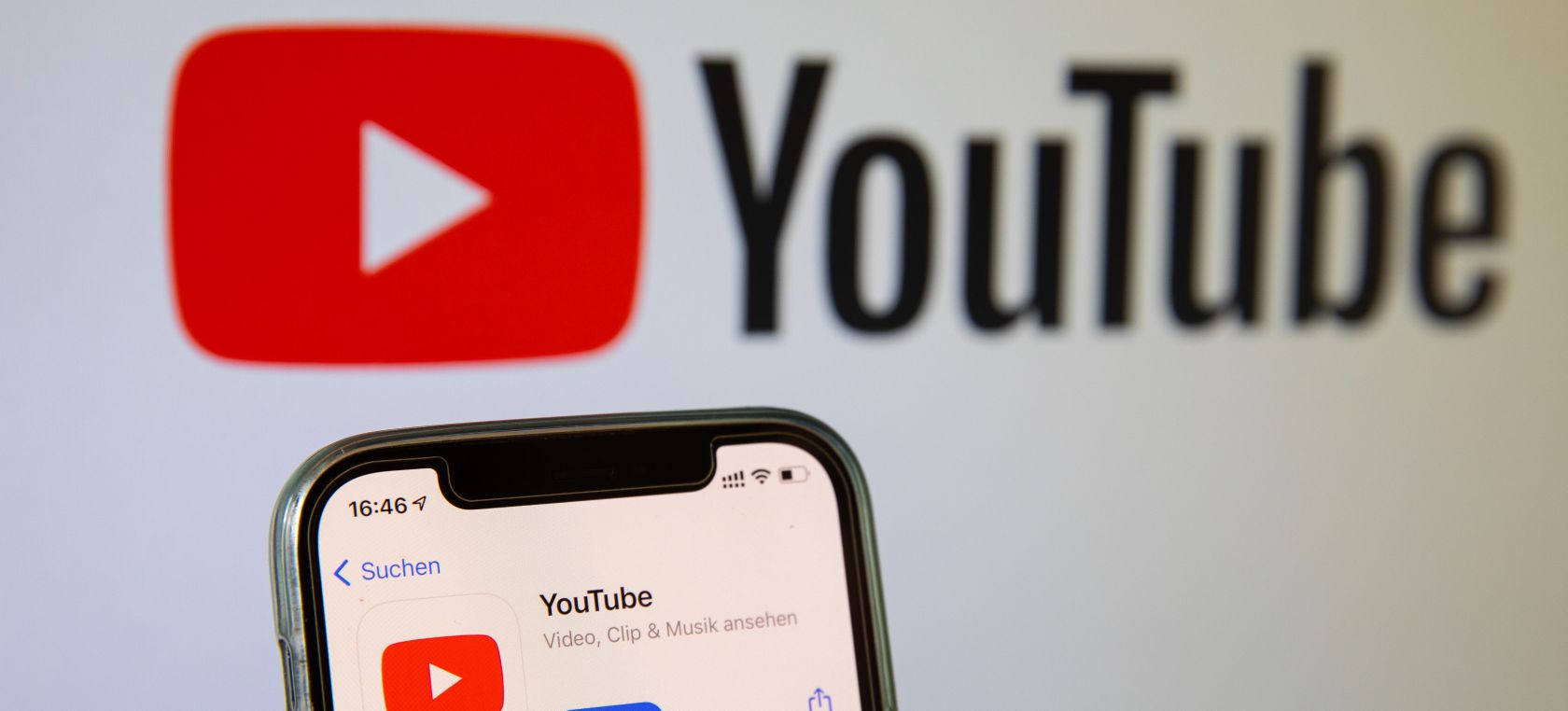 YouTube prueba los anuncios «lado a lado» en móviles durante livestreams: qué son y cómo funcionan