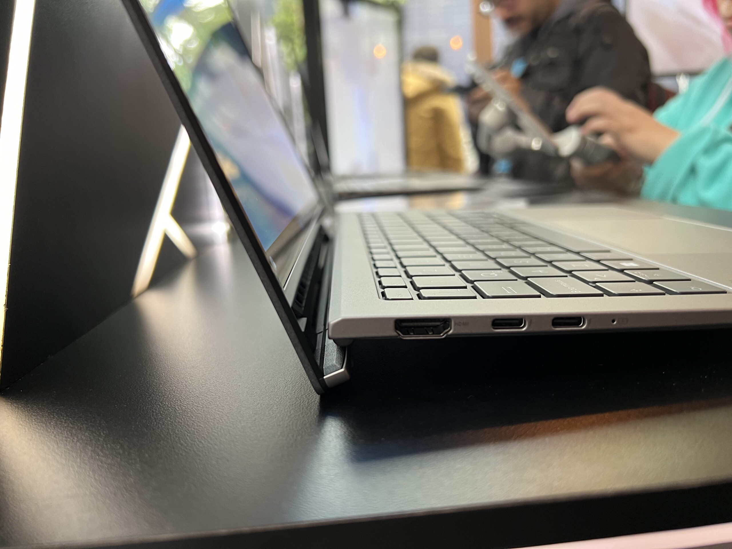 ASUS