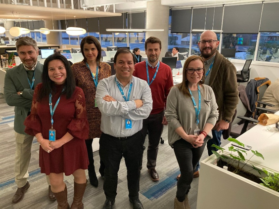 Marisol Castillo junto a su equipo en Telefónica Chile. Transformación Digital 5g