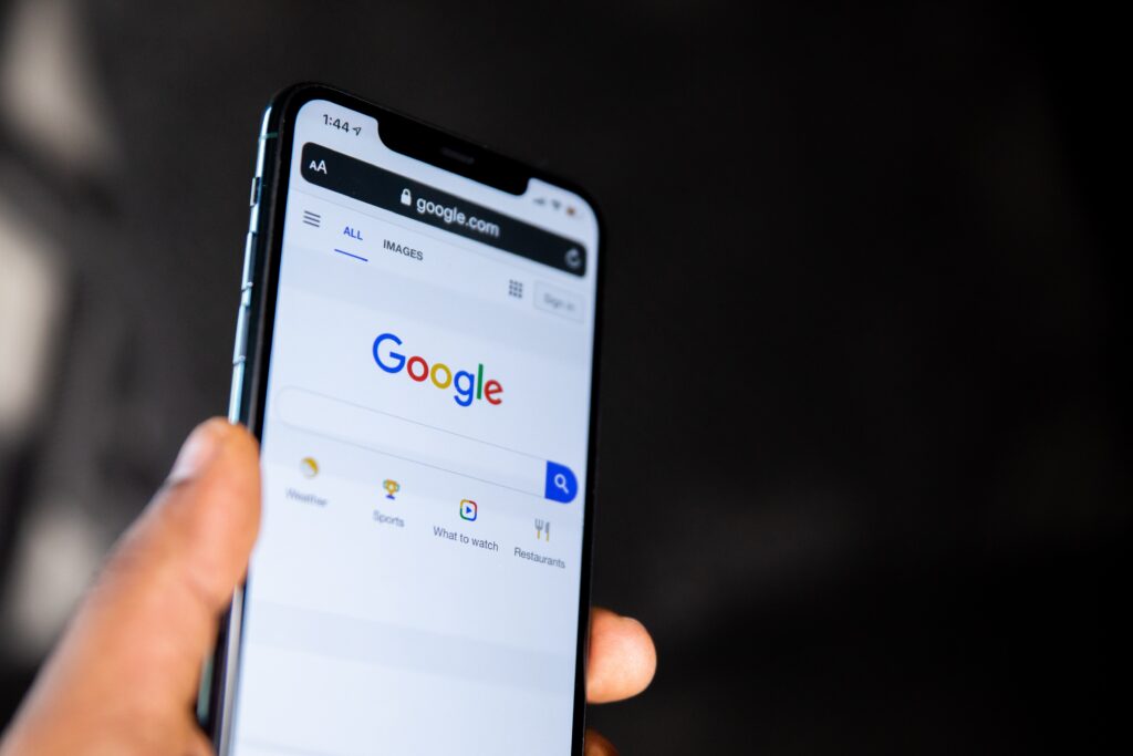 Equipo celular con un navegador abierto