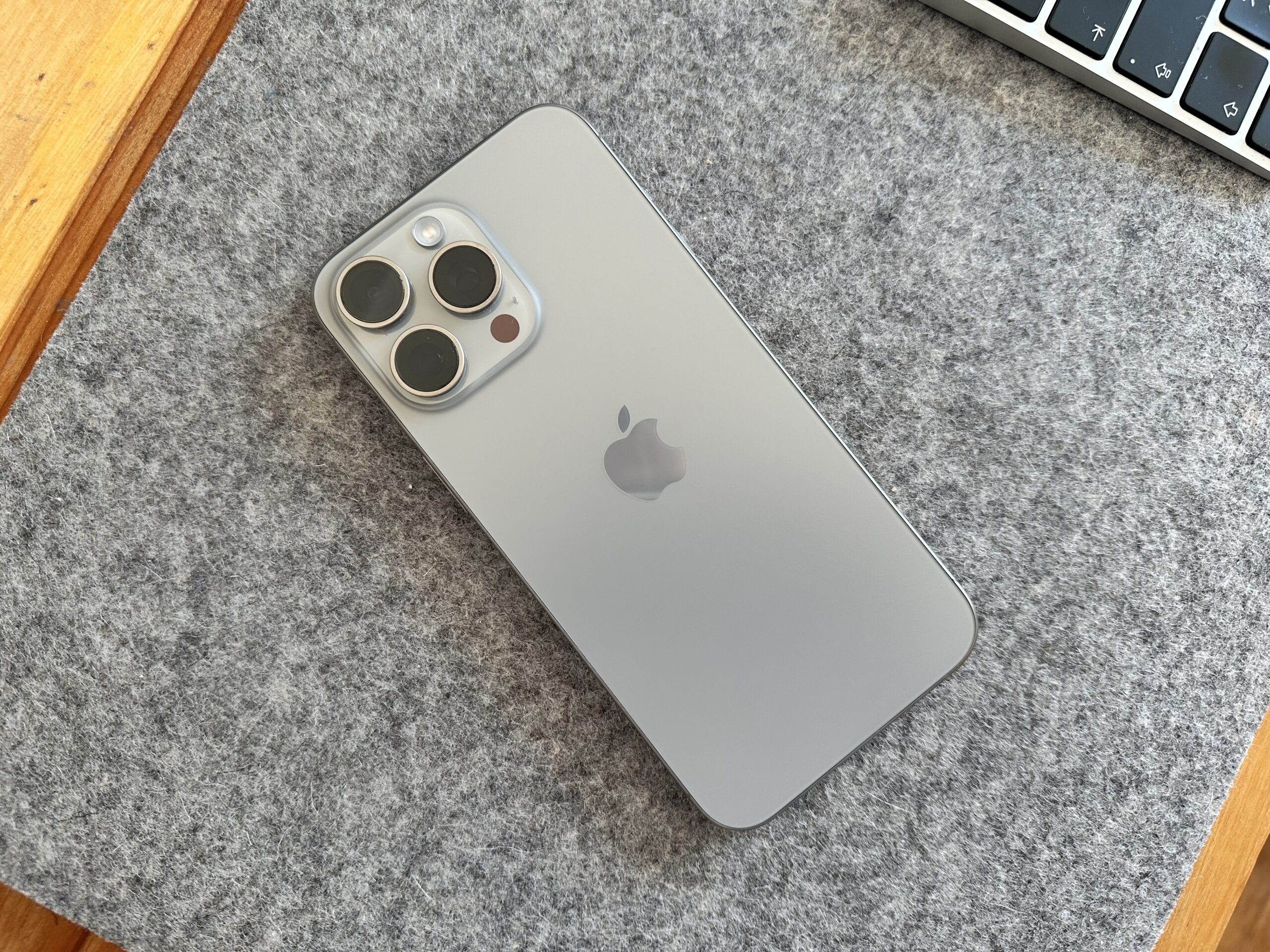 El iPhone 16 Pro Max usaría nuevas cámaras principal y gran angular este año