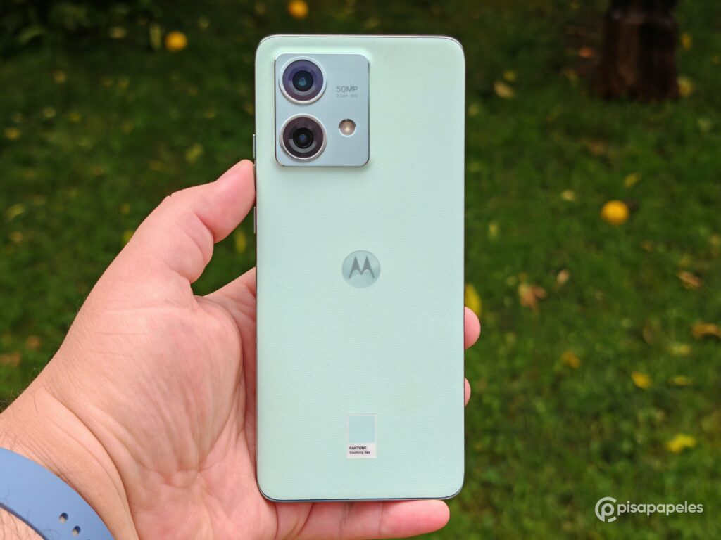 Esta es la lista oficial de dispositivos Motorola que recibirán Android 14