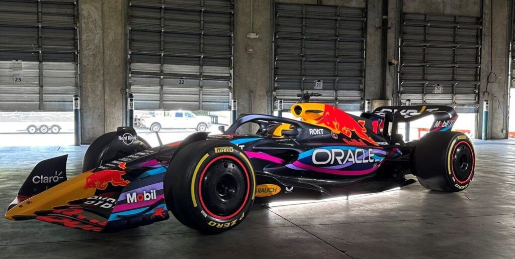 Oracle Red Bull RB19 foto 2