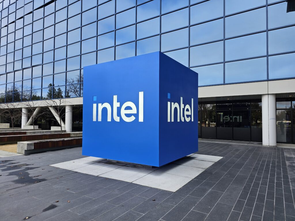 Logo Intel Casa matriz foto portada
