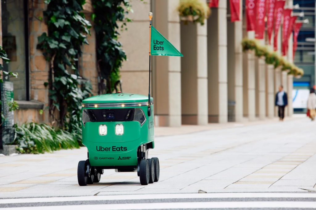 Uber Eats junto a Mitsubishi y Carkten debutarán un servicio de entregas con robots autónomos en Japón