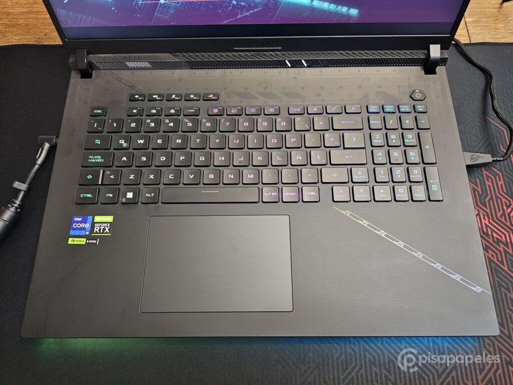 ASUS ROG Strix Scar 18 Pisapapeles 11