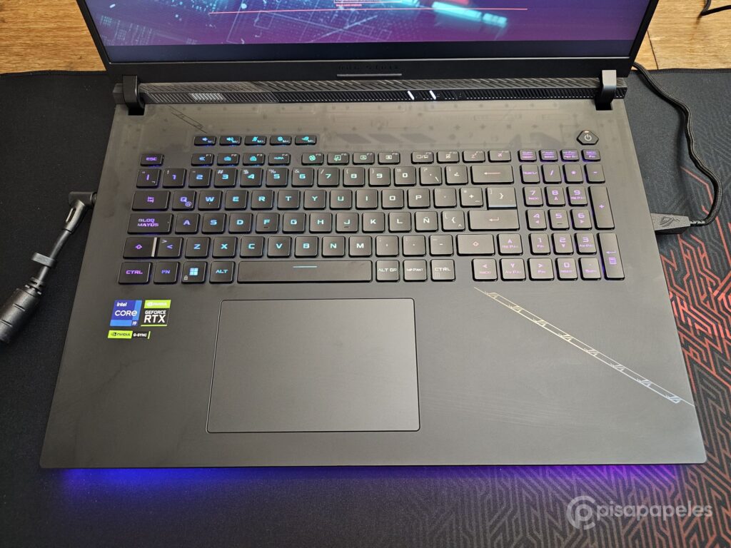 ASUS ROG Strix Scar 18 Pisapapeles 12
