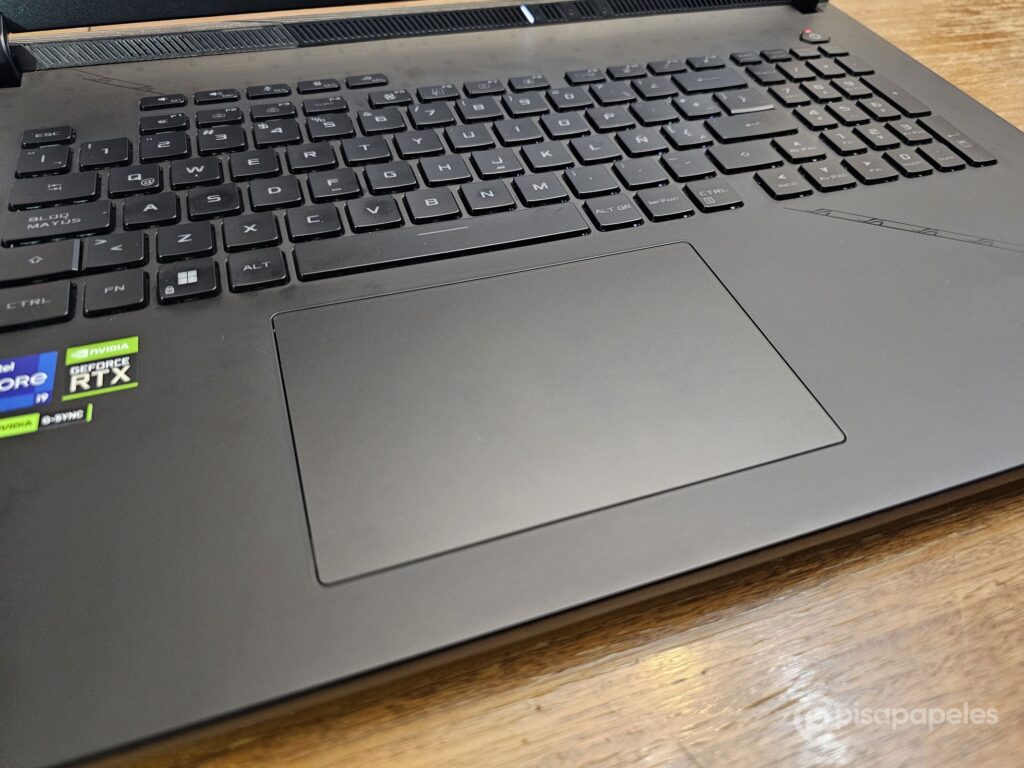 ASUS ROG Strix Scar 18 Pisapapeles 35