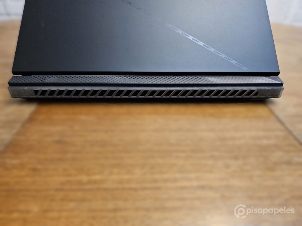 ASUS ROG Strix Scar 18 Pisapapeles 37