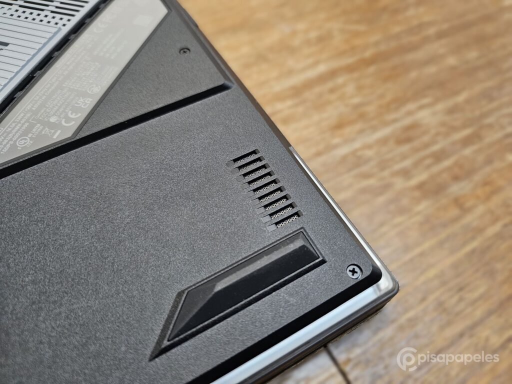 ASUS ROG Strix Scar 18 Pisapapeles 40