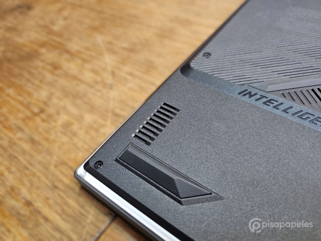 ASUS ROG Strix Scar 18 Pisapapeles 42