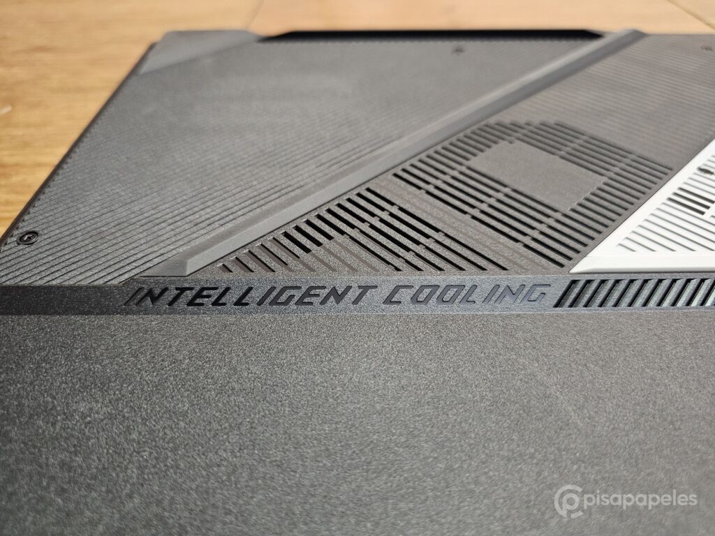 ASUS ROG Strix Scar 18 Pisapapeles 44