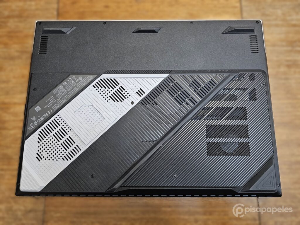 ASUS ROG Strix Scar 18 Pisapapeles 46