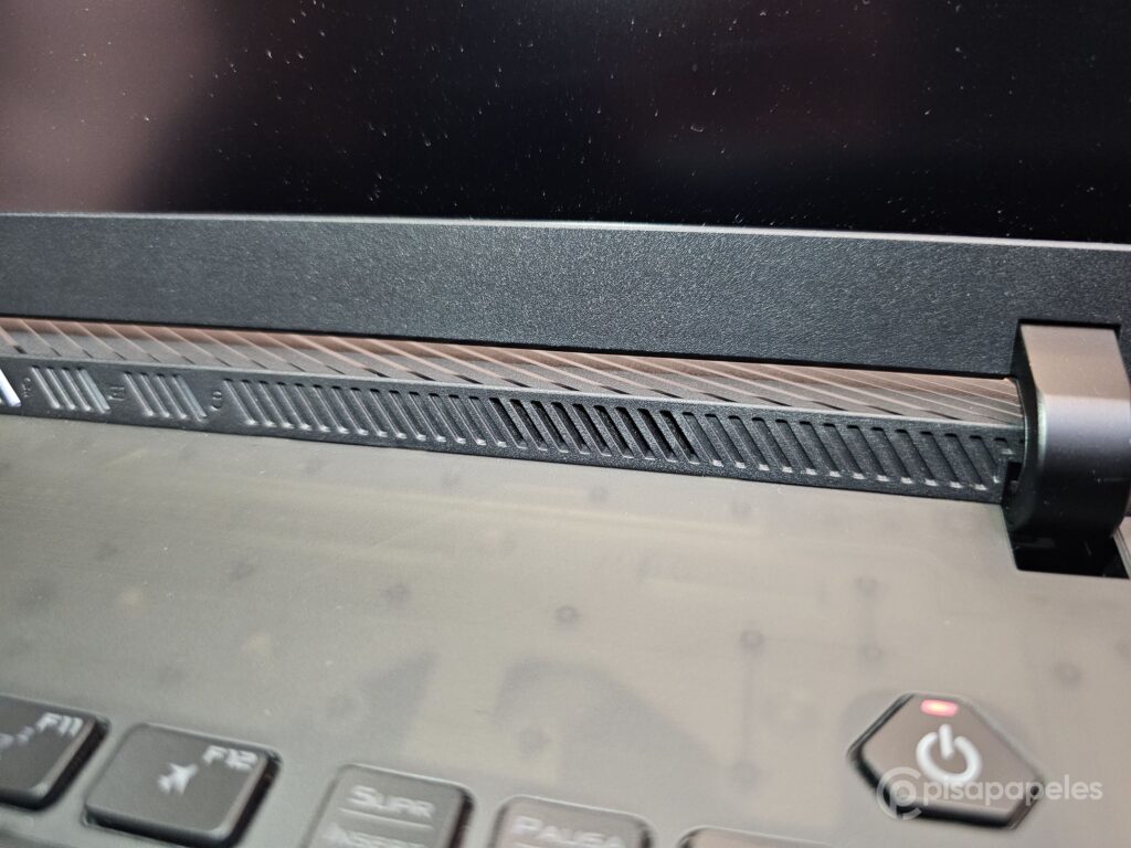 ASUS ROG Strix Scar 18 Pisapapeles 49