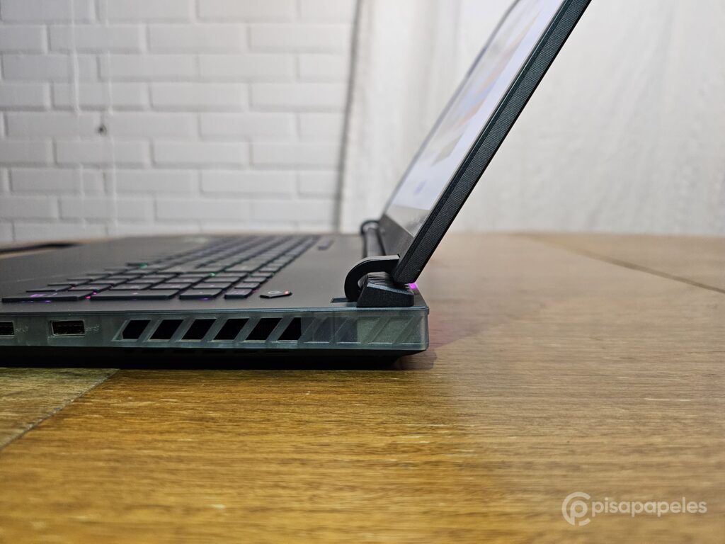 ASUS ROG Strix Scar 18 Pisapapeles 53