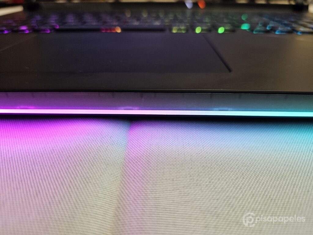 ASUS ROG Strix Scar 18 Pisapapeles 84