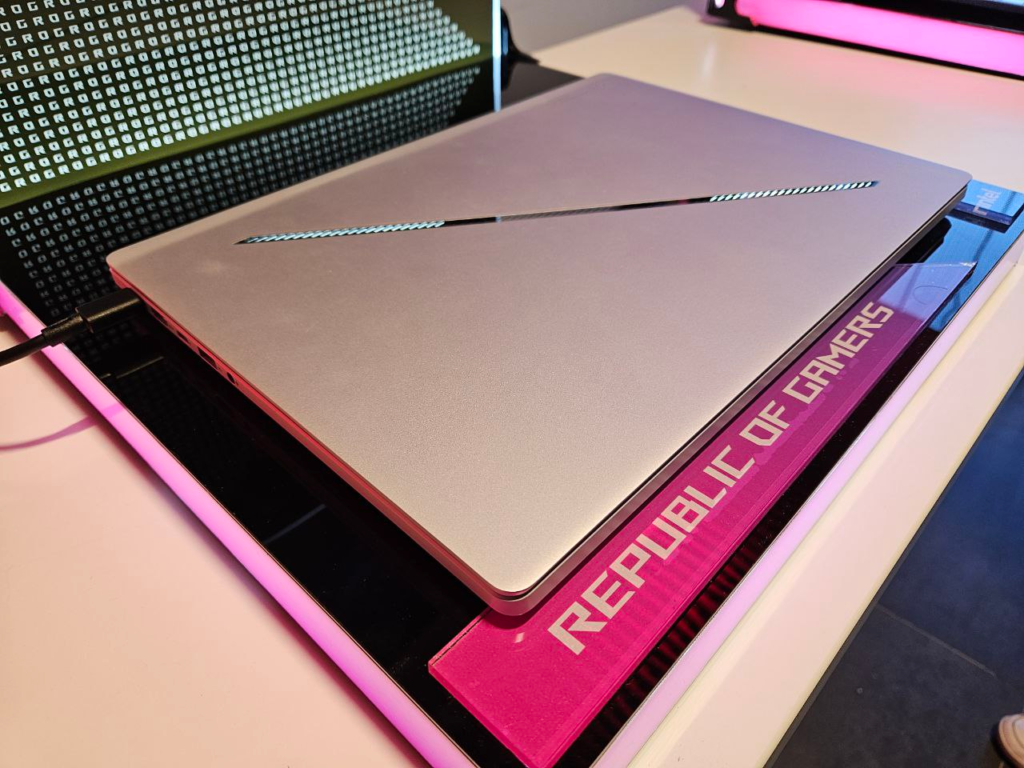 Asus Zephyrus G16 Slash Lighting