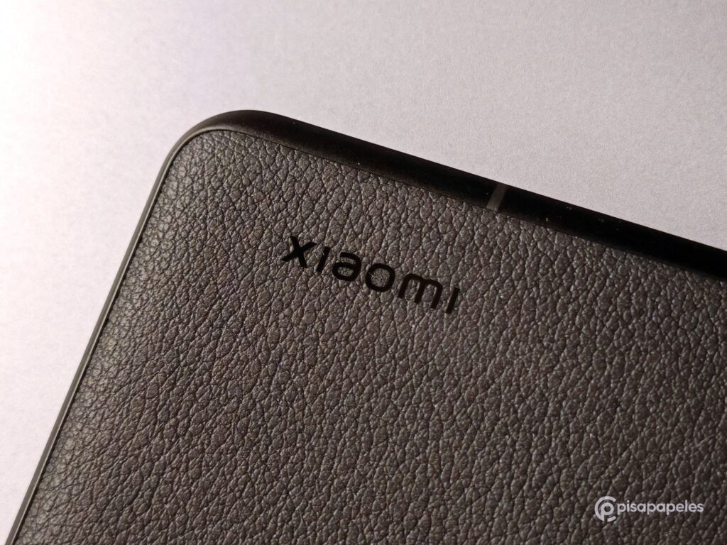 Cambio de diseño: los Xiaomi 16 Ultra y 16 Pro contarían con una pantalla plana