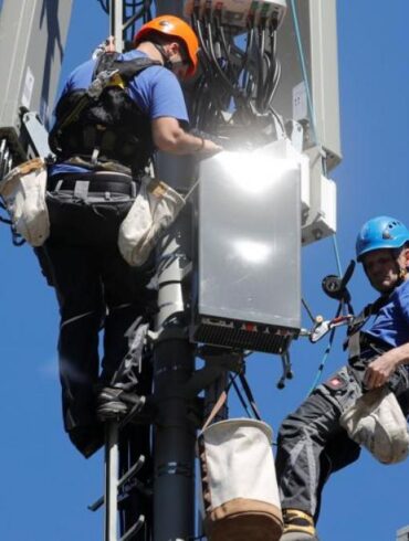 técnicos en antena celular de telcos