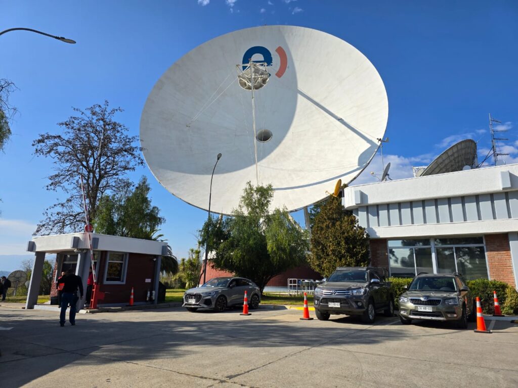 Entel conmemora los 55 años de la llegada del humano a la Luna en la Estación satelital de Longovilo