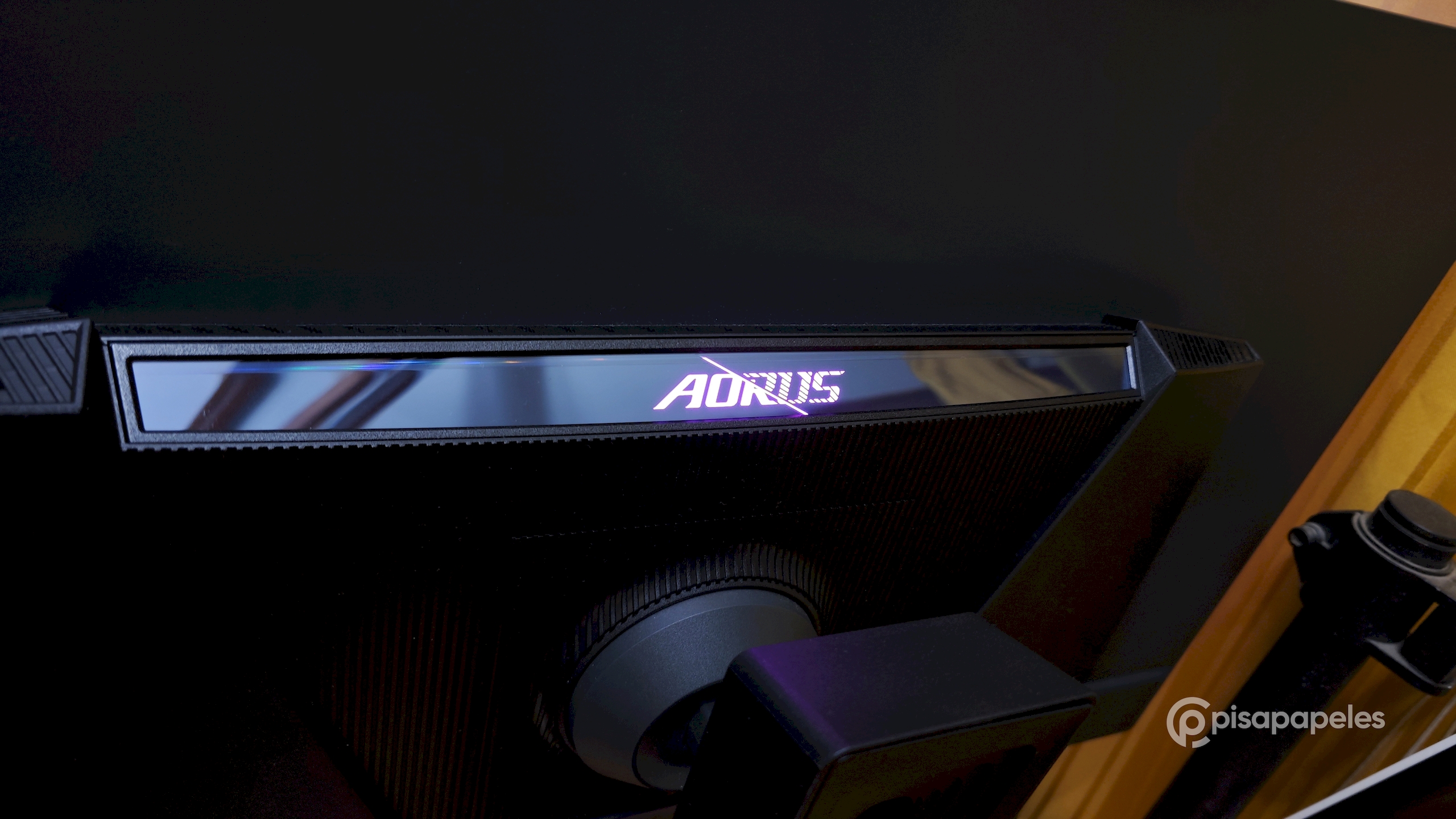 AORUS