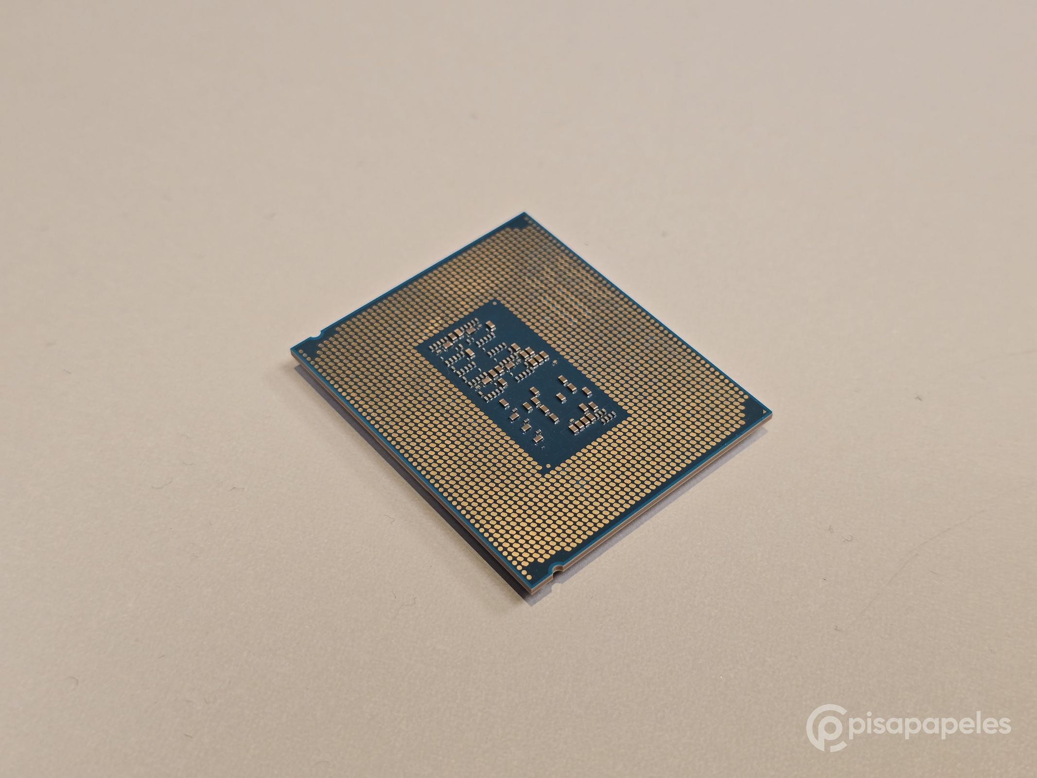 Intel Core Ultra 200S - Pisapapeles 03