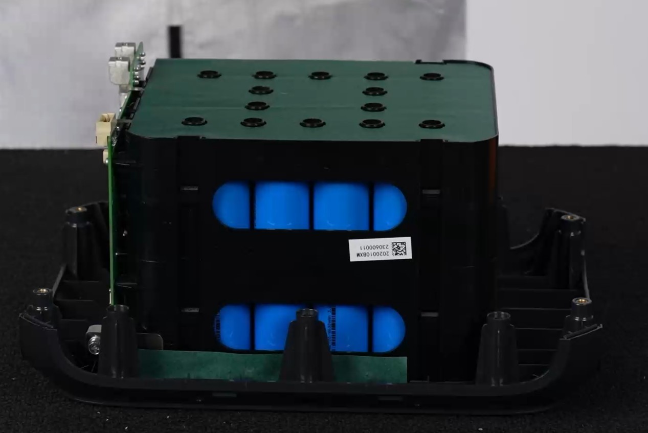 Distribución de las baterías de la Bluetti AC180 | Fotografía créditos: Bluetti