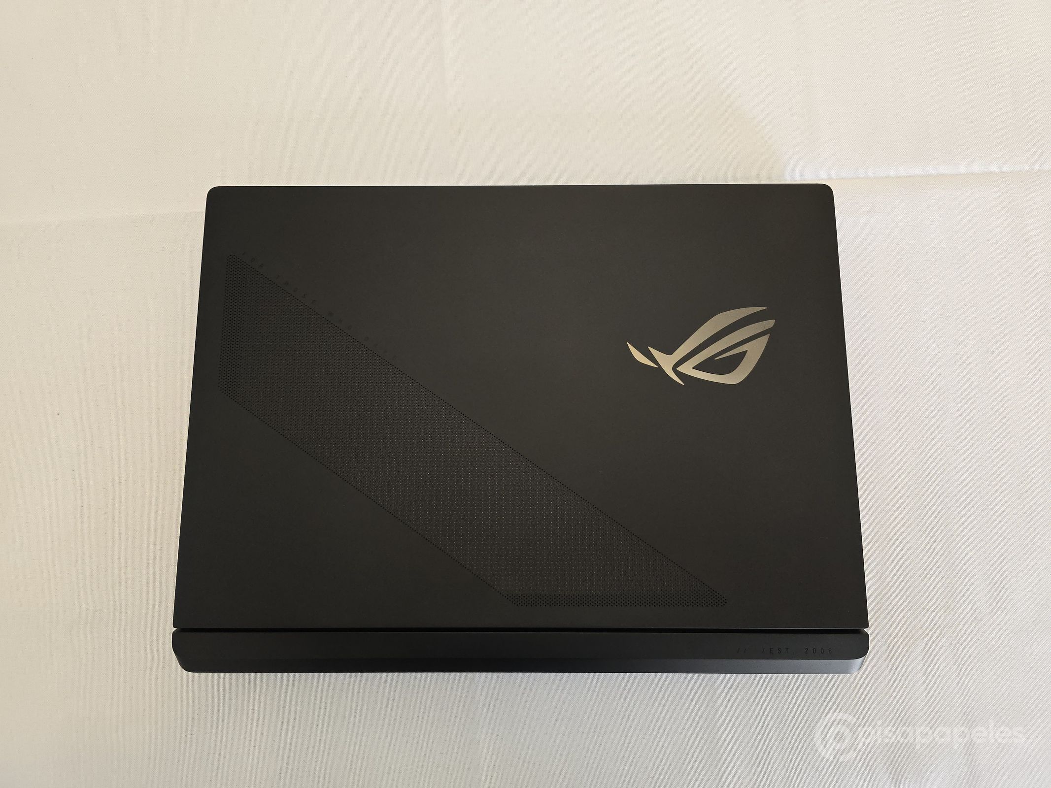 ASUS ROG Strix SCAR 18 del 2025 Pisapapeles 01