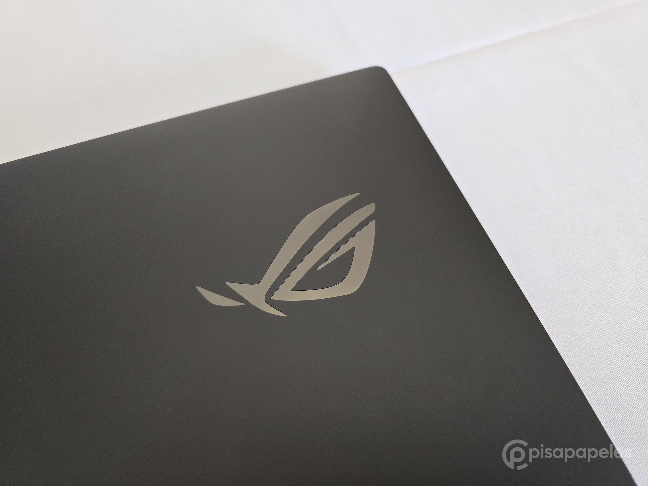 ASUS ROG Strix SCAR 18 del 2025 Pisapapeles 02