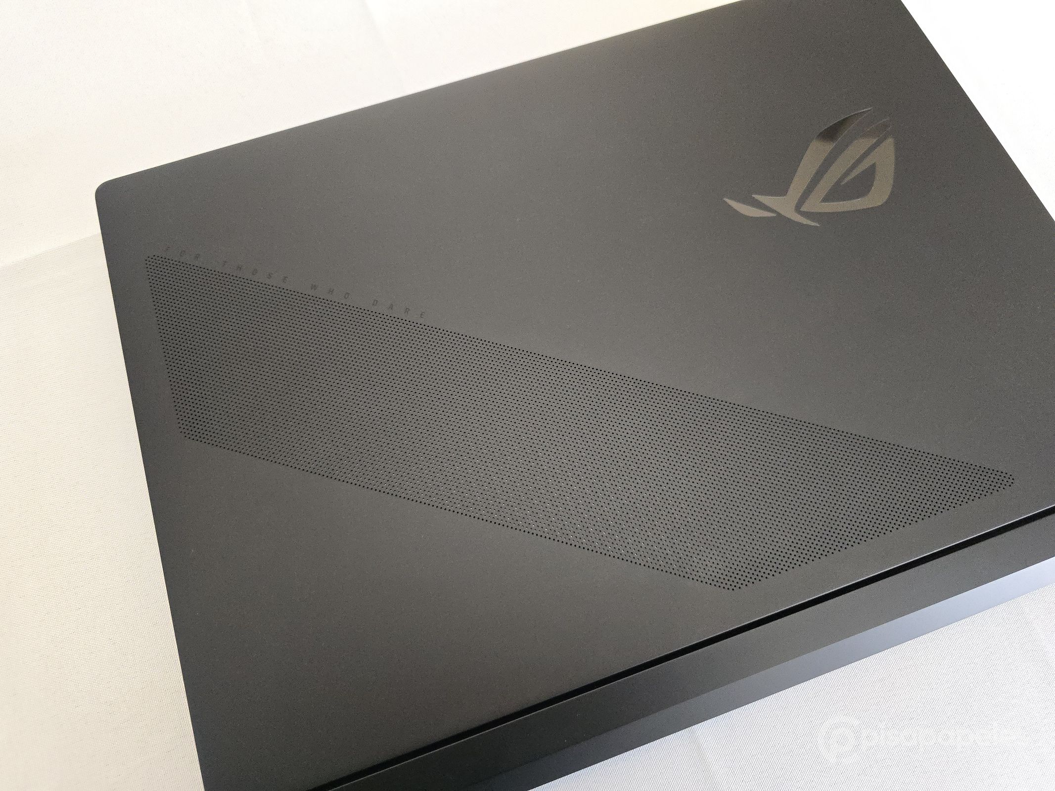 ASUS ROG Strix SCAR 18 del 2025 Pisapapeles 03