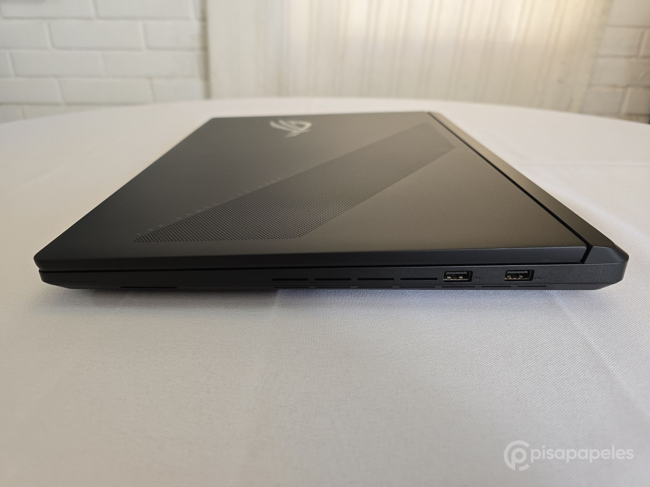 ASUS ROG Strix SCAR 18 del 2025 Pisapapeles 19