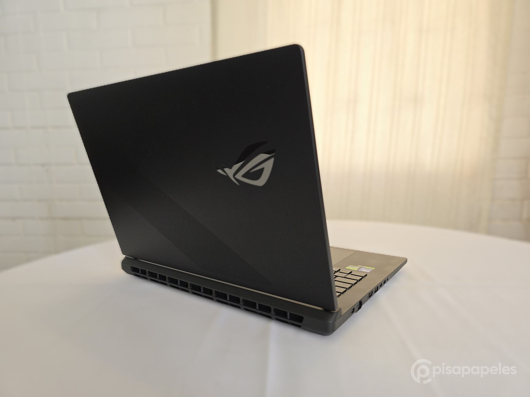 ASUS ROG Strix SCAR 18 del 2025 Pisapapeles 28