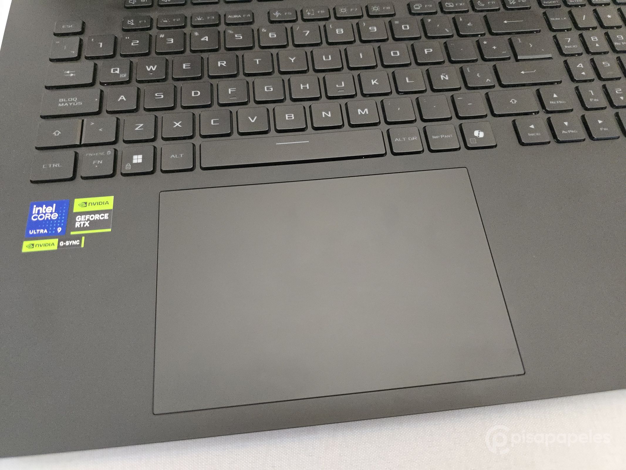 ASUS ROG Strix SCAR 18 del 2025 Pisapapeles 32