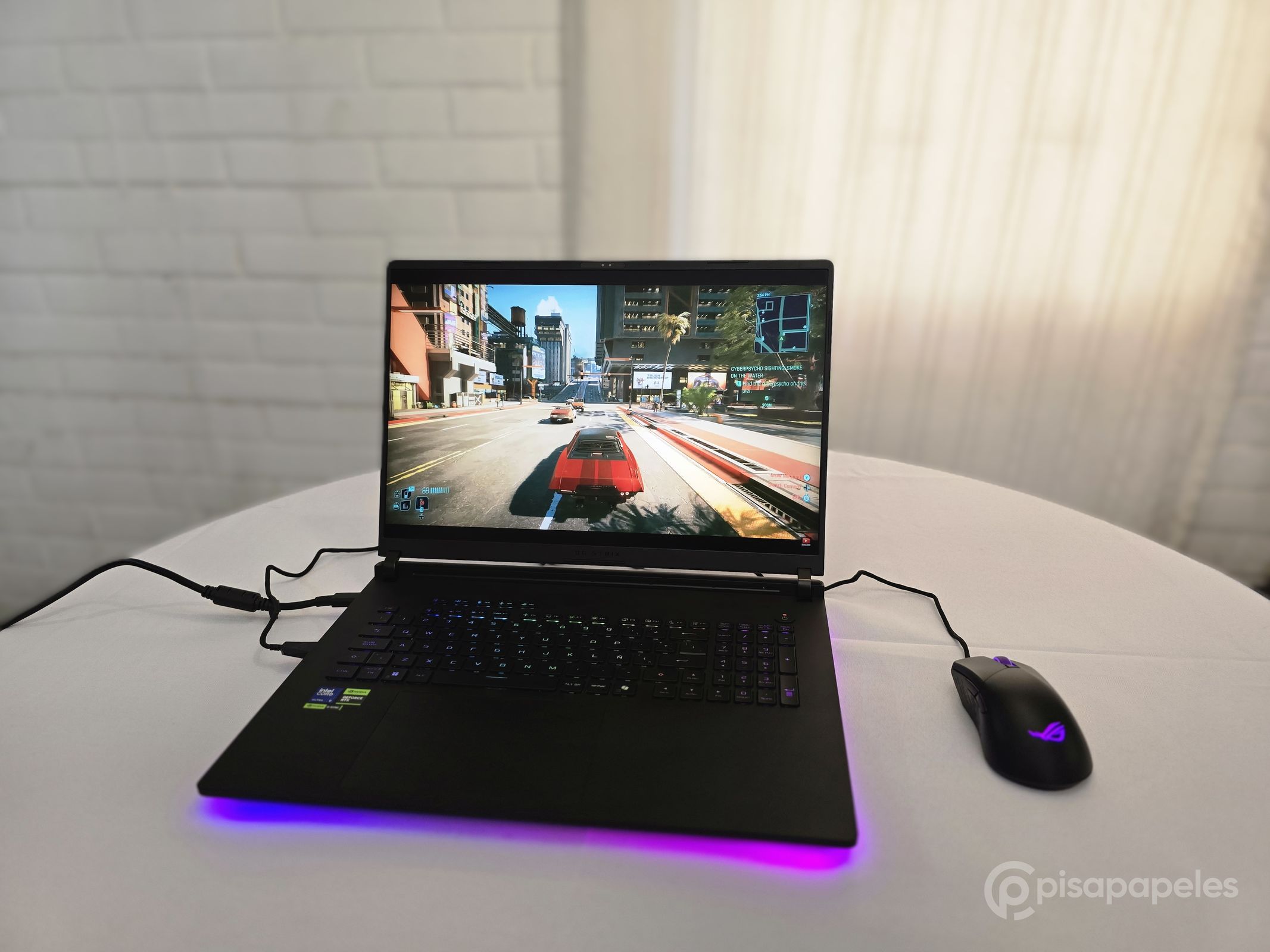 ASUS ROG Strix SCAR 18 del 2025 Pisapapeles 70