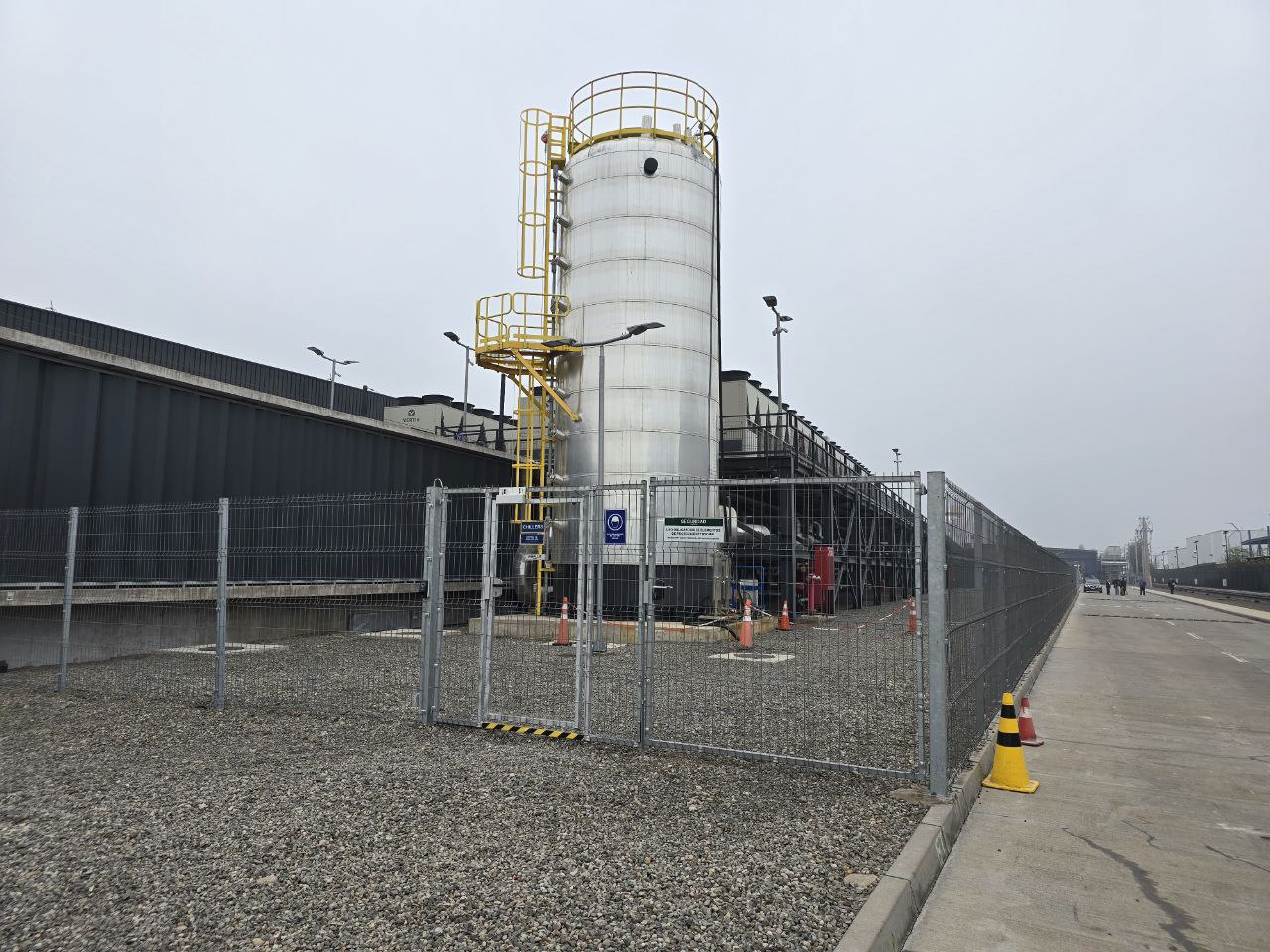 Chiller del data center de Ascenty | Créditos: Pisapapeles