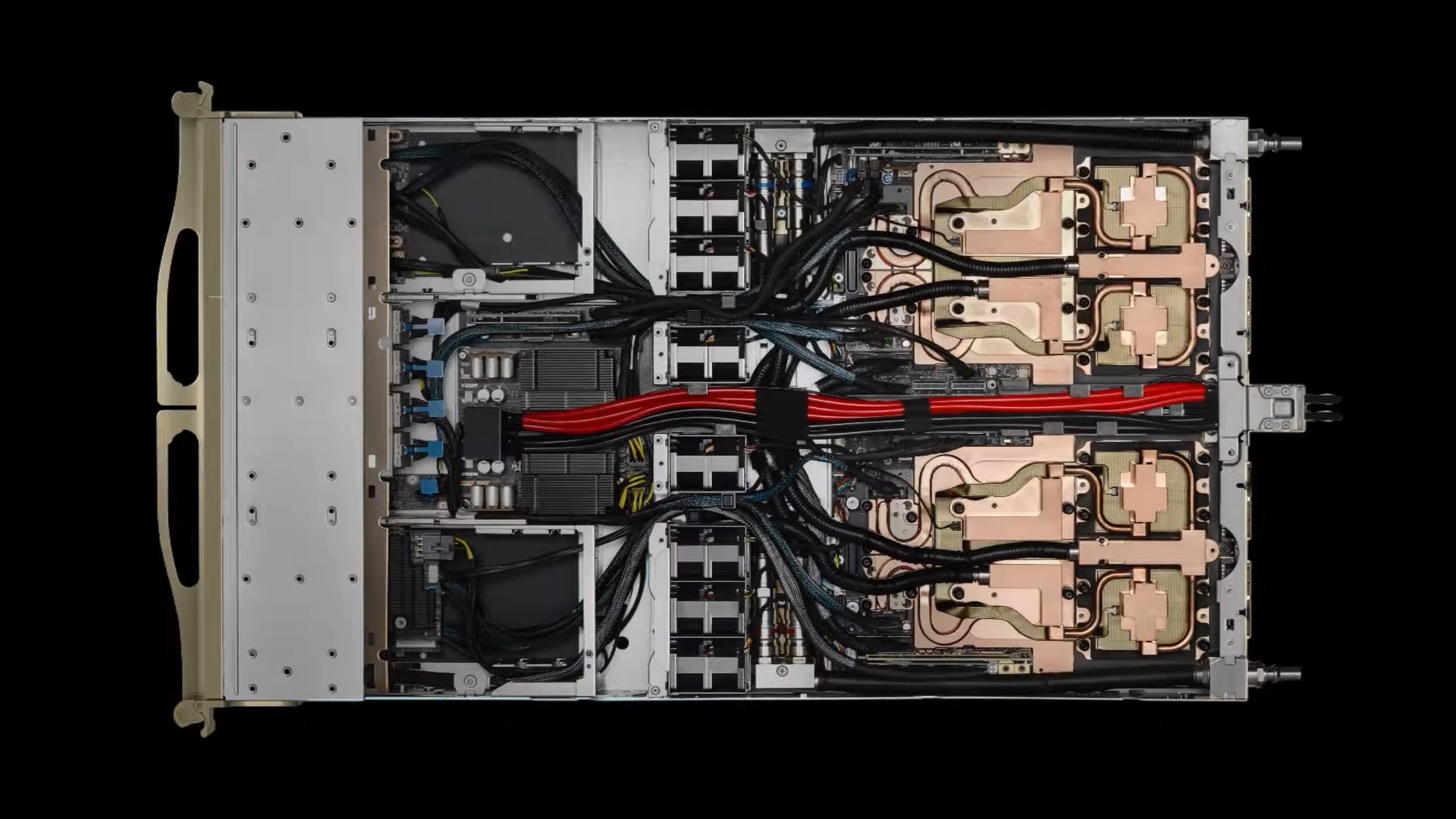 Vista interna de un módulo 1U del sistema NVIDIA NVL72 con los bloques de refrigeración líquida montados sobre los superchips Grace Blackwell (GB200). | Créditos: NVIDIA