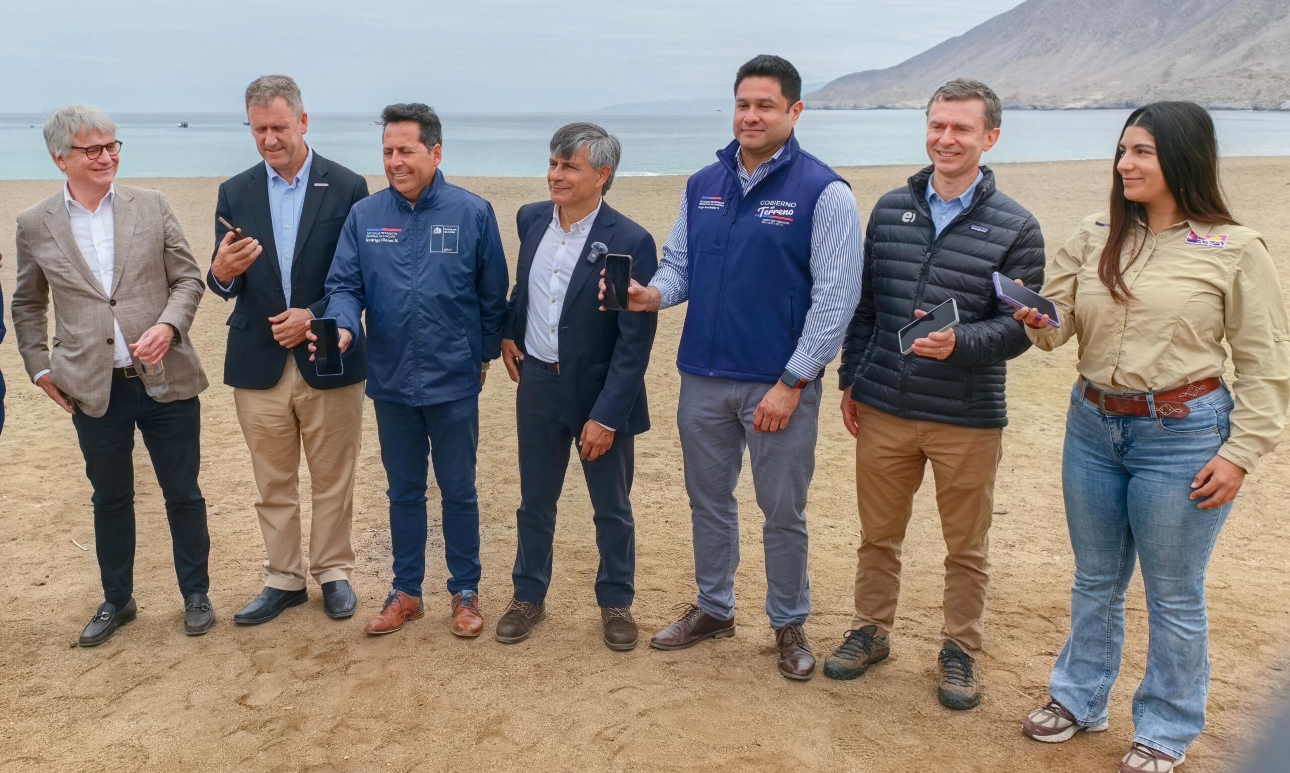 Todos los actores principales presentes, autoridades y ejecutivos de Entel | Créditos: Pisapapeles.