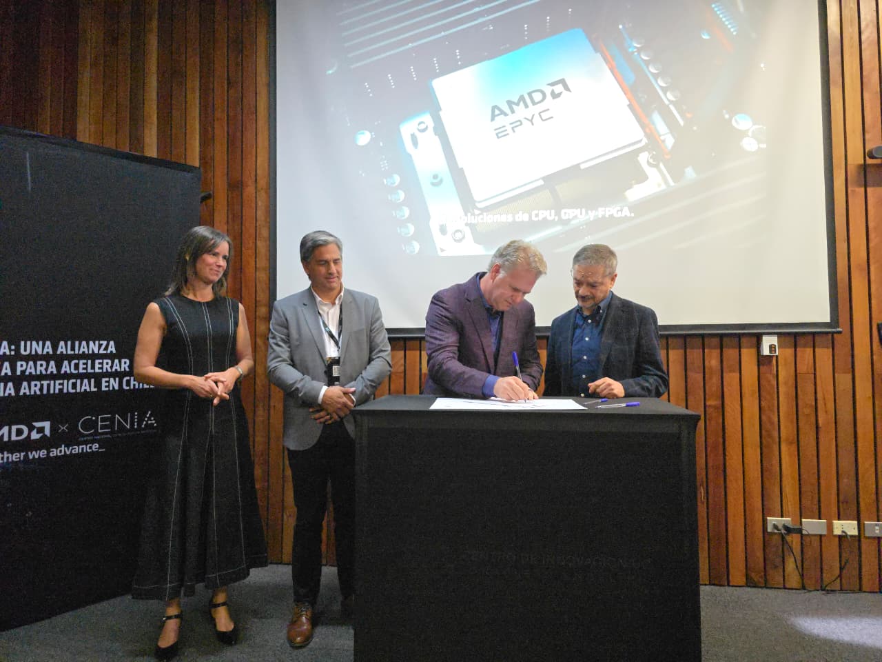 Firma AMD y CENIA foto 1