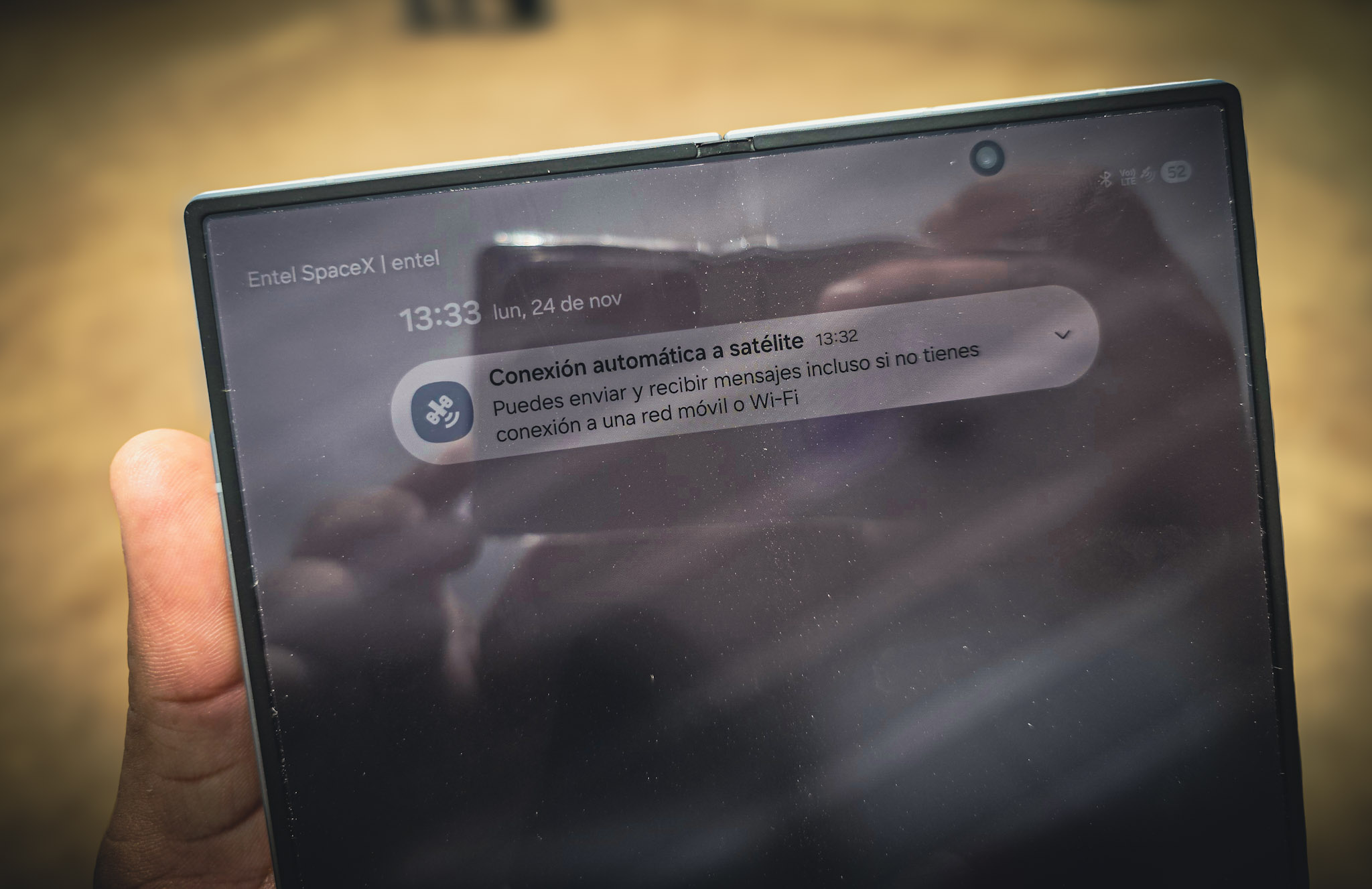 Así sería la notificación de que el teléfono está listo para enviar SMS satelitales vía D2C. Pruebas realizada con el Samsung Galaxy Z Fold7 | Créditos: Pisapapeles.
