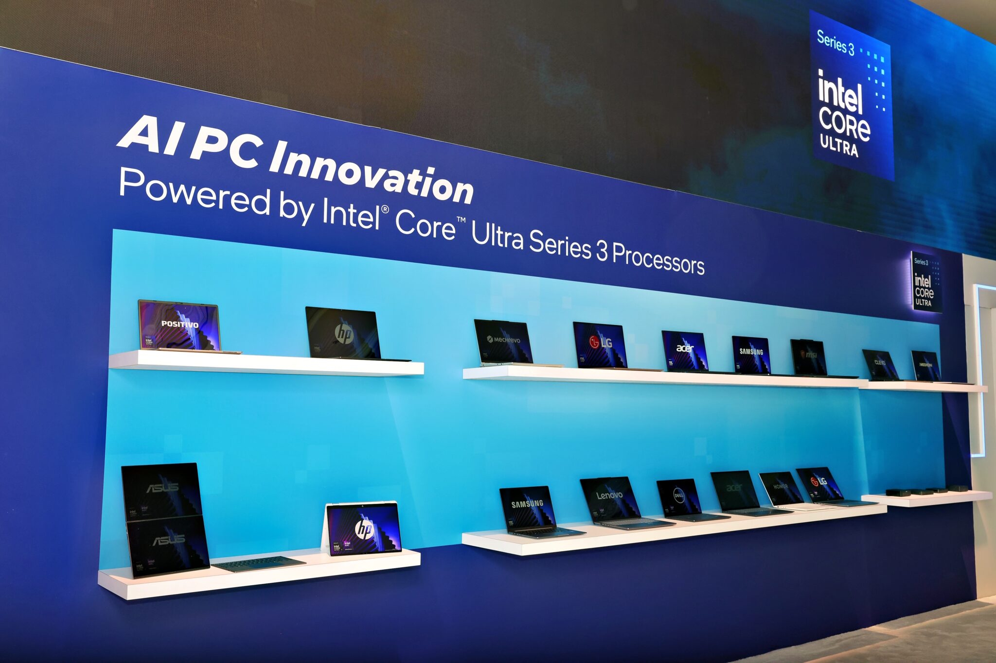 Intel presentó nueve demostraciones atractivas que destacaron gaming, IA, creación de contenido, retail, edge y más, todas ejecutándose en PCs impulsados por Intel Core Ultra Serie 3. | Créditos: Intel