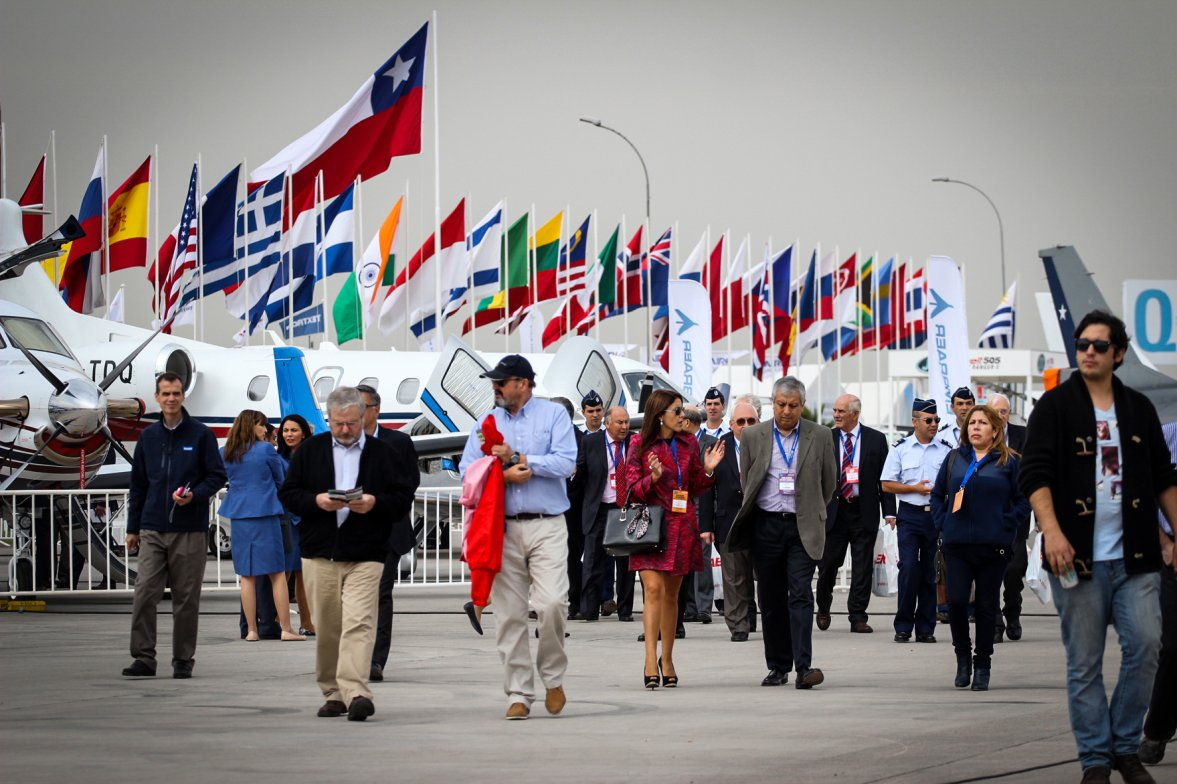 Presencia de autoridades y ejecutivos durante otras ediciones de FIDAE | Créditos: FIDAE