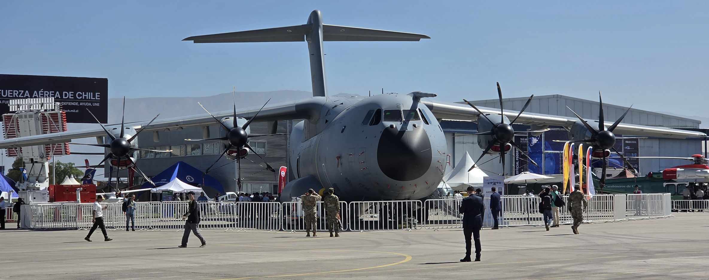 Vista frontal del Airbus A400M de la flota del Ejército del Aire y del Espacio de España presente en FIDAE 2026 | Créditos: Pisapapeles