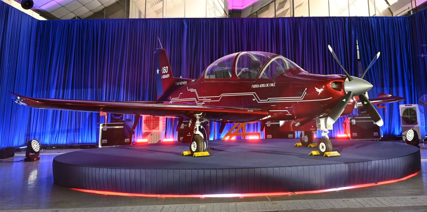Avión T-40 Newen de ENAER en FIDAE 2026
