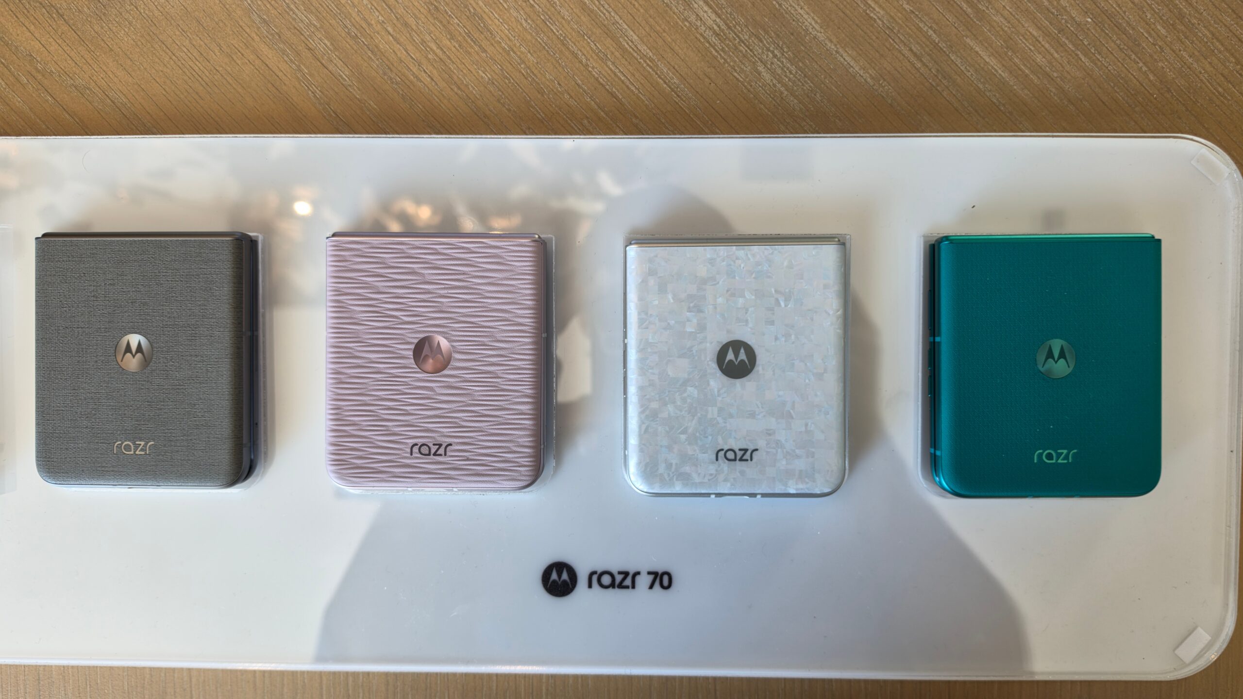 Colores Moto Razr 70 | Créditos: Pisapapeles