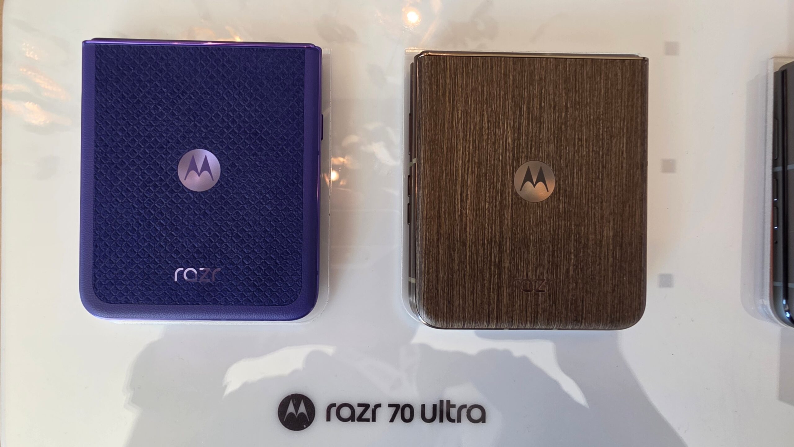 Tapa del Moto Razr 70 Ultra | Créditos: Pisapapeles