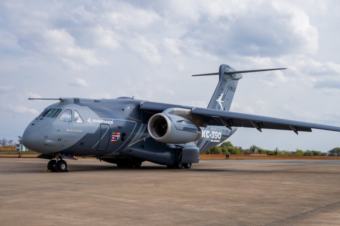 Embraer KC-390 Millennium en plataforma, una de las aeronaves multimisión que serán exhibidas en FIDAE 2026. | Créditos: FIDAE & Embraer