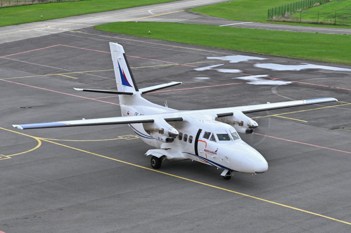 Aircraft Industries L 410 NG de Aerocardal en plataforma, una de las aeronaves utilitarias que serán exhibidas en FIDAE 2026.