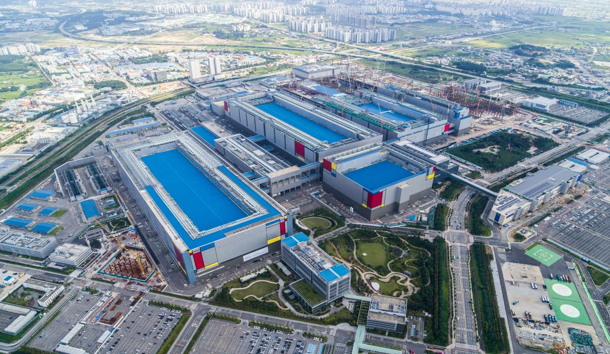 Fábria P5 de semiconductores de Samsung | Créditos: Seoul Economic Daily
